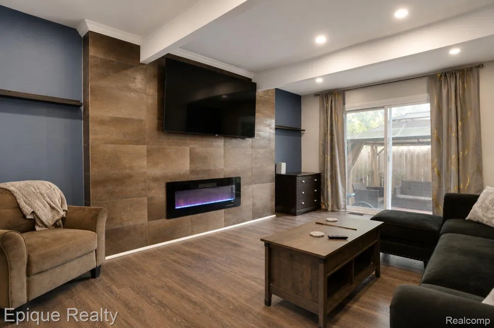 37525 Charter Oaks Boulevard Clinton Charter Township, MI 48036