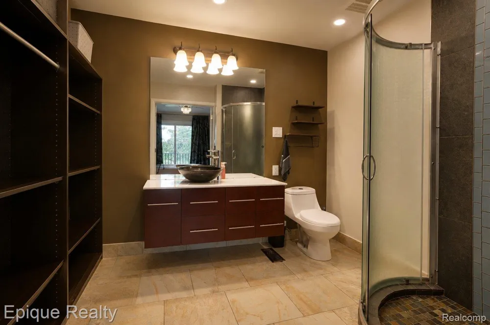 37525 Charter Oaks Boulevard Clinton Charter Township, MI 48036