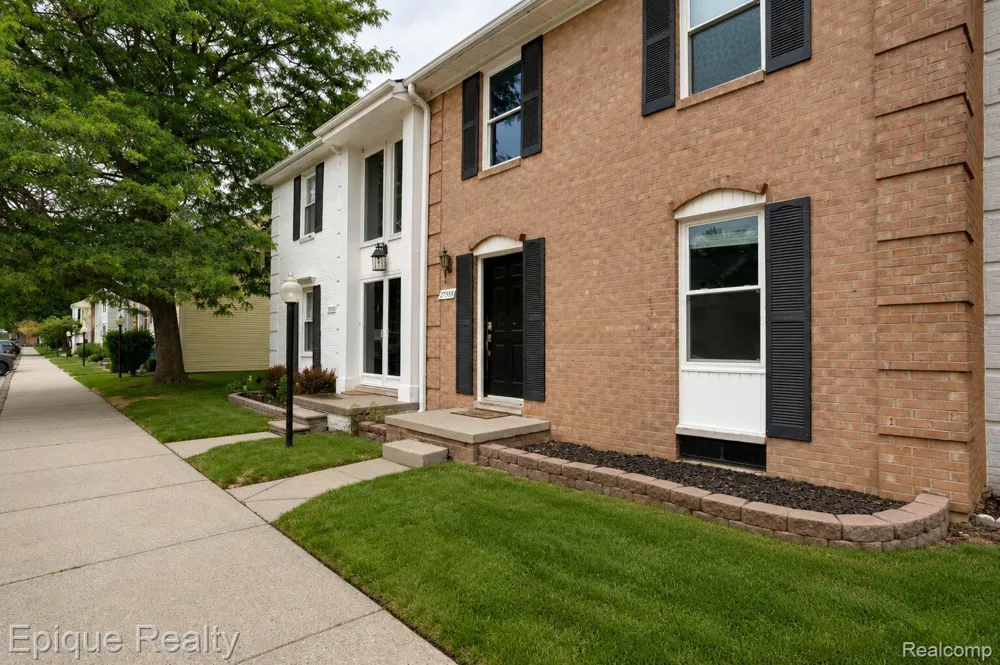 37525 Charter Oaks Boulevard Clinton Charter Township, MI 48036
