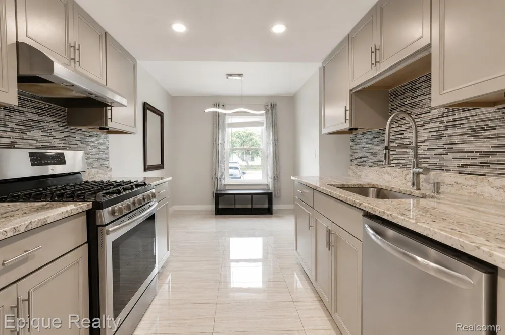 37525 Charter Oaks Boulevard Clinton Charter Township, MI 48036