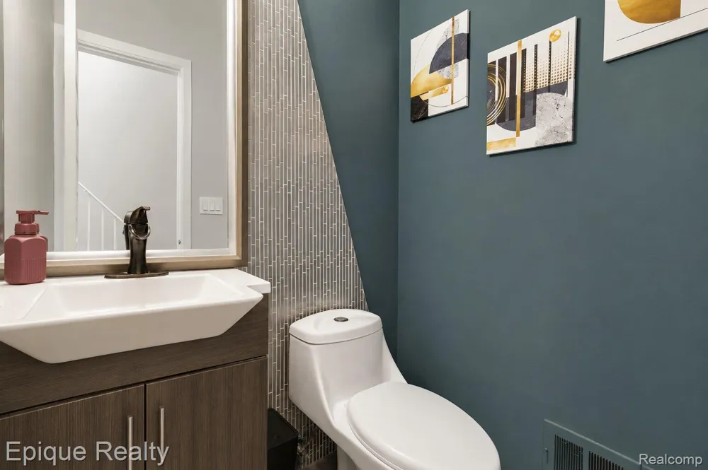 37525 Charter Oaks Boulevard Clinton Charter Township, MI 48036