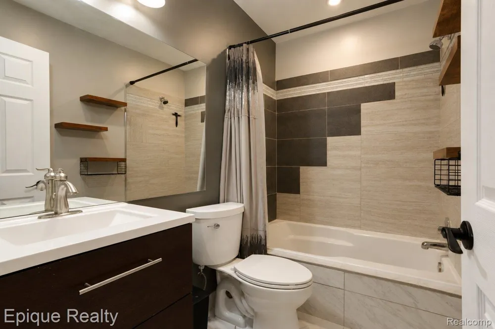 37525 Charter Oaks Boulevard Clinton Charter Township, MI 48036