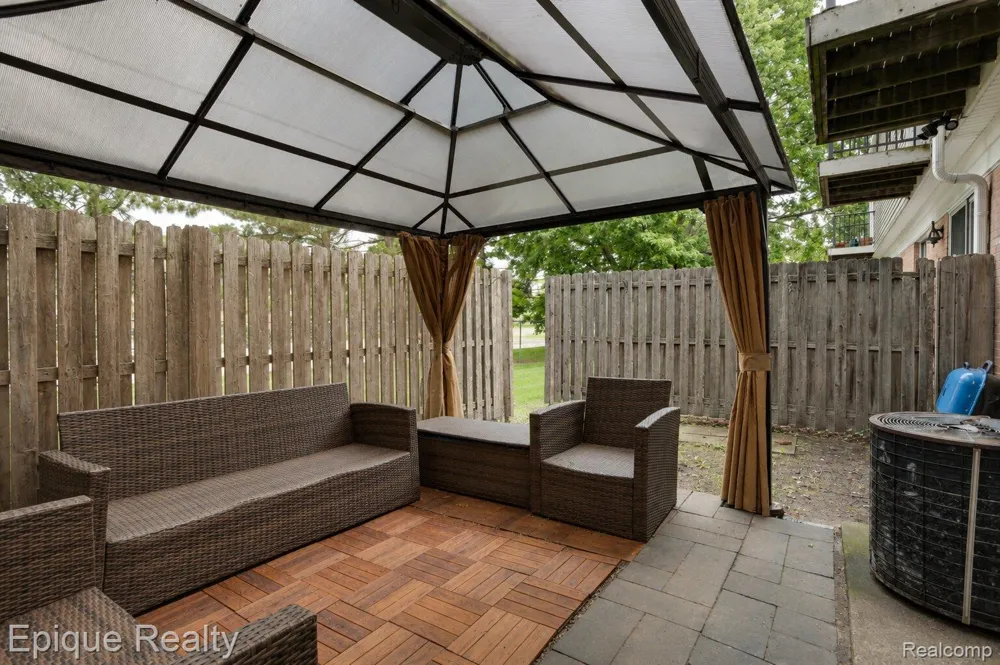 37525 Charter Oaks Boulevard Clinton Charter Township, MI 48036