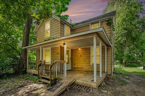 2109 Briar Place