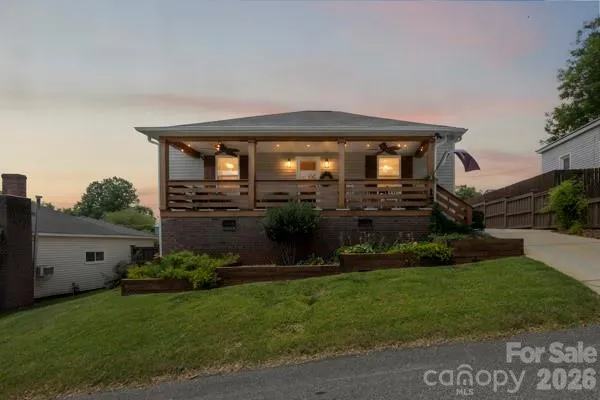 13 1st Street Cramerton, NC 28032