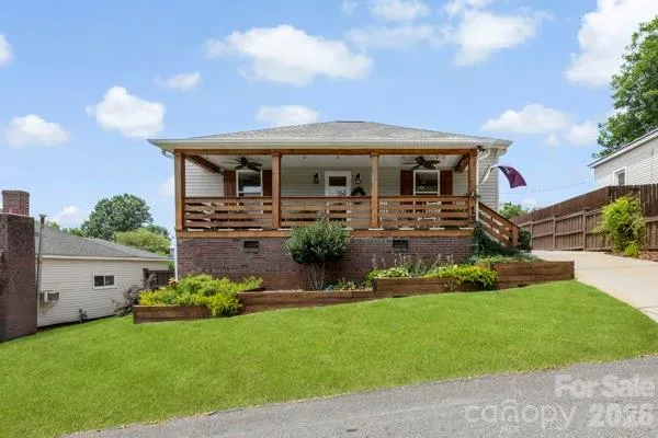 13 1st Street Cramerton, NC 28032
