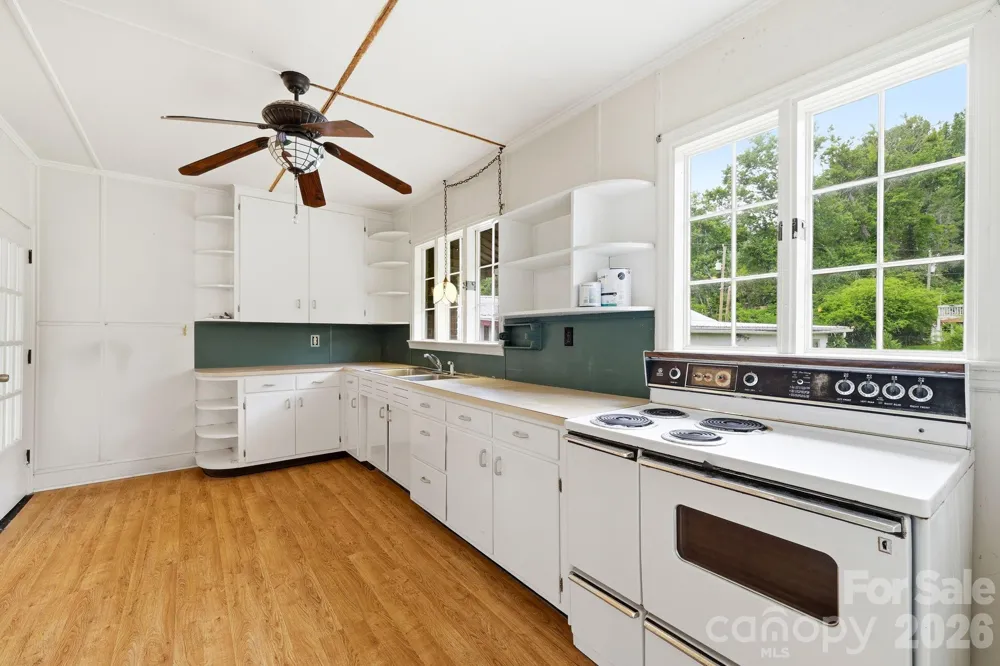 783 Skyland Drive Sylva, NC 28779