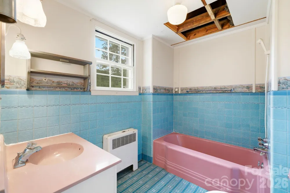783 Skyland Drive Sylva, NC 28779