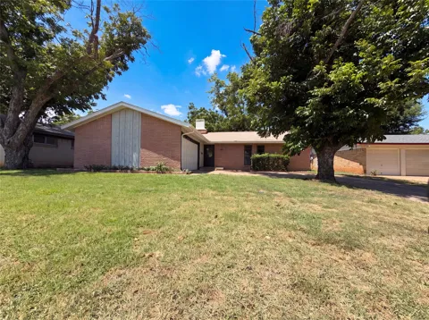 2111 Royal Oaks Drive