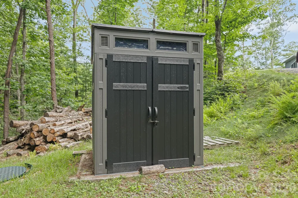 337 Leatherbreeches Drive Tuckasegee, NC 28783