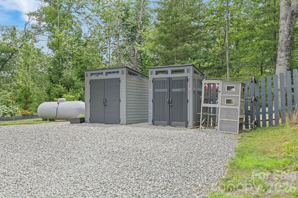 337 Leatherbreeches Drive Tuckasegee, NC 28783
