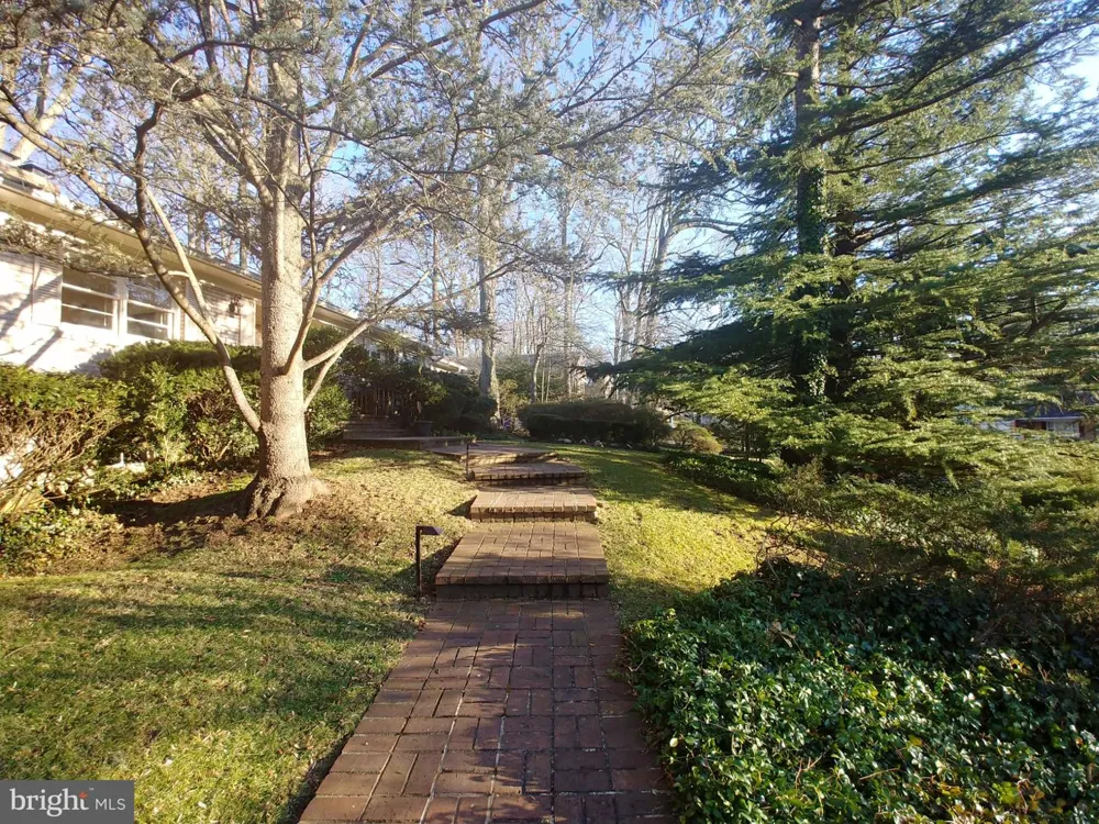 1429 LABURNUM STREET Mclean, VA 22101