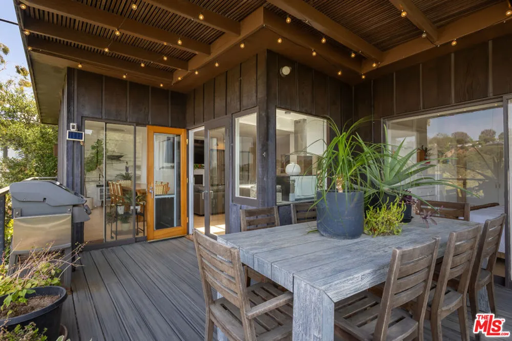 454 Stassi Lane Santa Monica, CA 90402