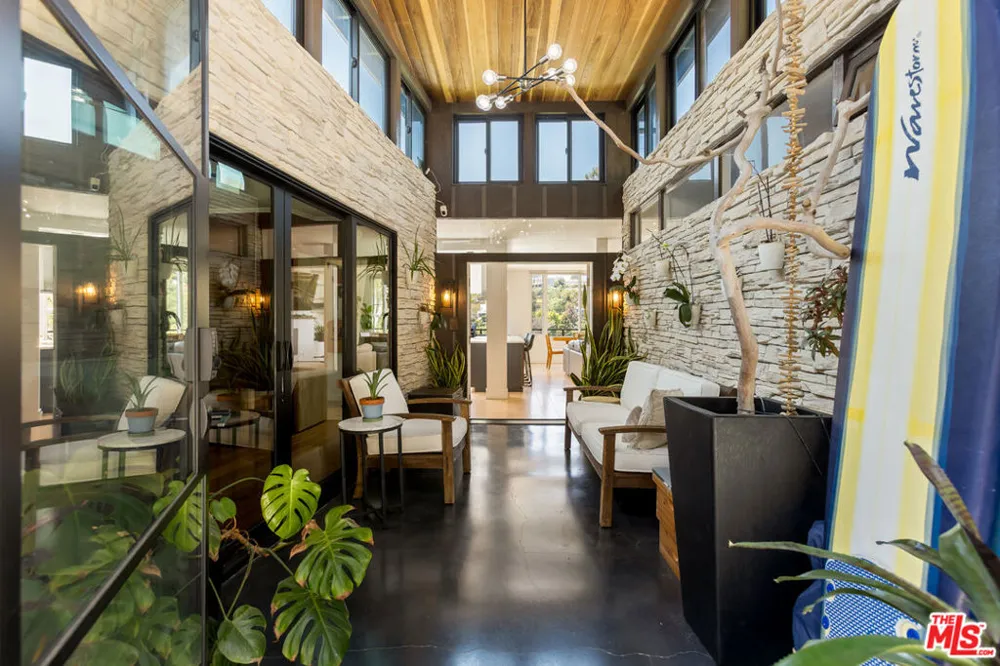 454 Stassi Lane Santa Monica, CA 90402