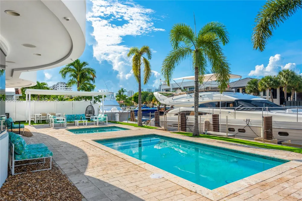 3344 NE 167th St North Miami Beach, FL 33160