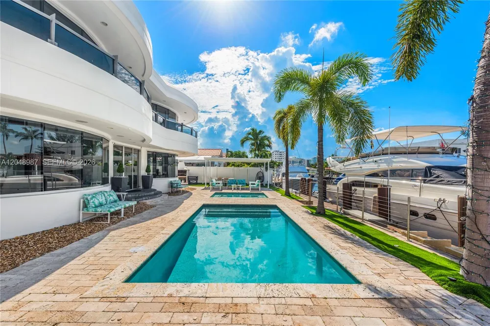 3344 NE 167th St North Miami Beach, FL 33160