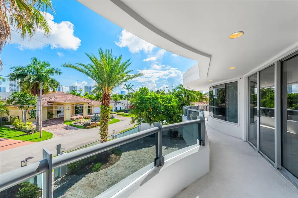 3344 NE 167th St North Miami Beach, FL 33160