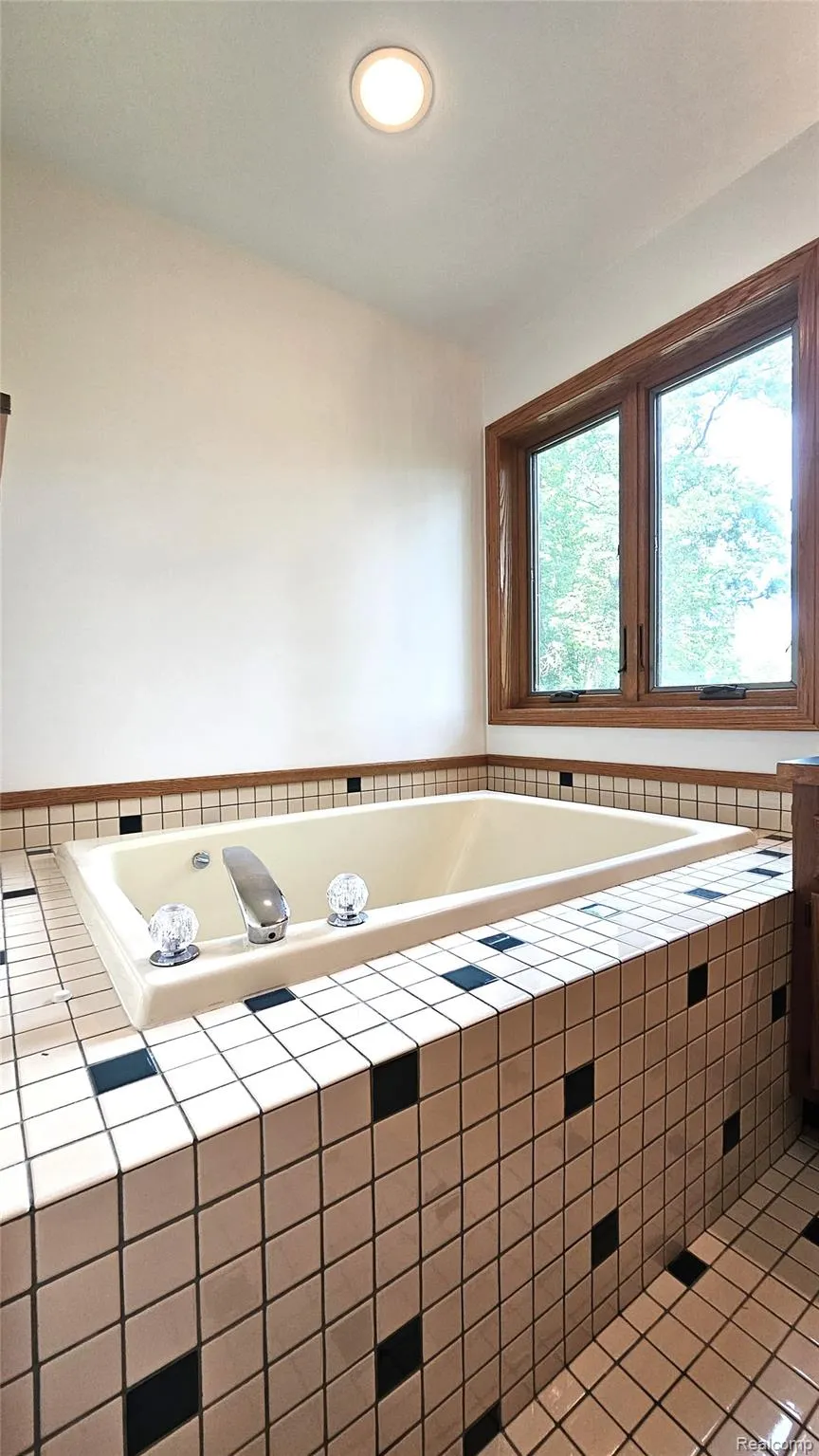 448 Fairwood Road Putnam Township, MI 48169