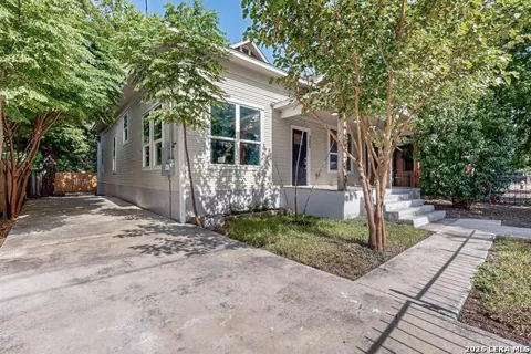 305 SPRUCE ST