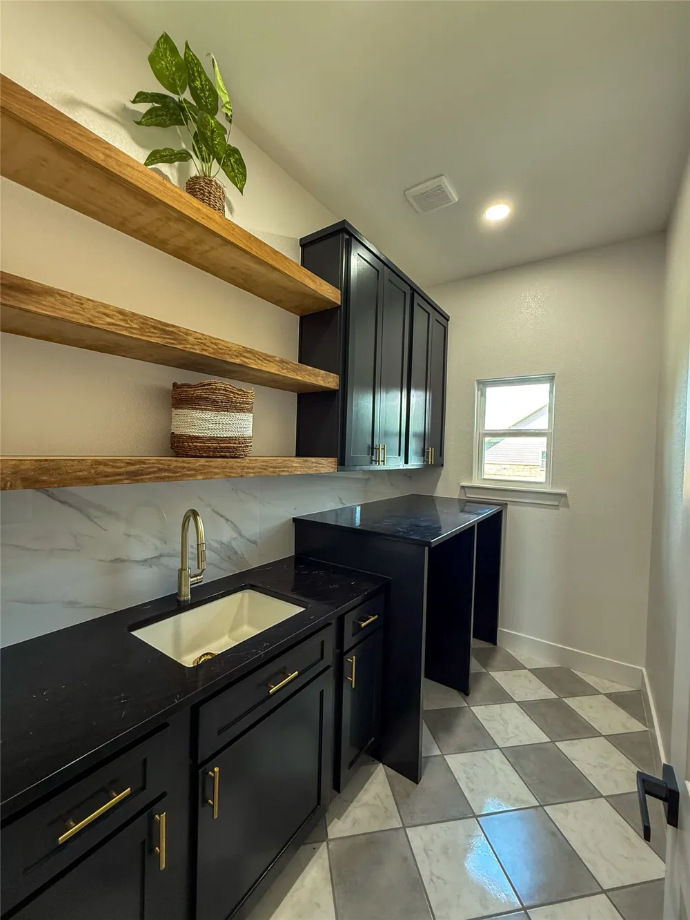 501 N Cleburne Whitney Road Rio Vista, TX 76093