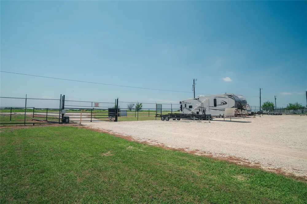 20548 Fm 901 Road Gordonville, TX 76245