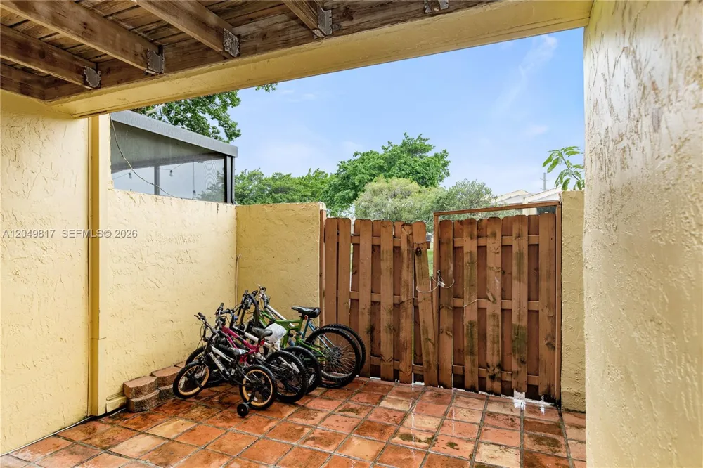 1580 NW 93rd Ave #300 Pembroke Pines, FL 33024