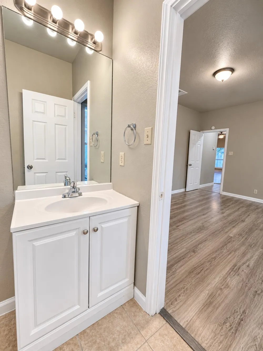 1235 Armadillo Road #B Austin, TX 78745
