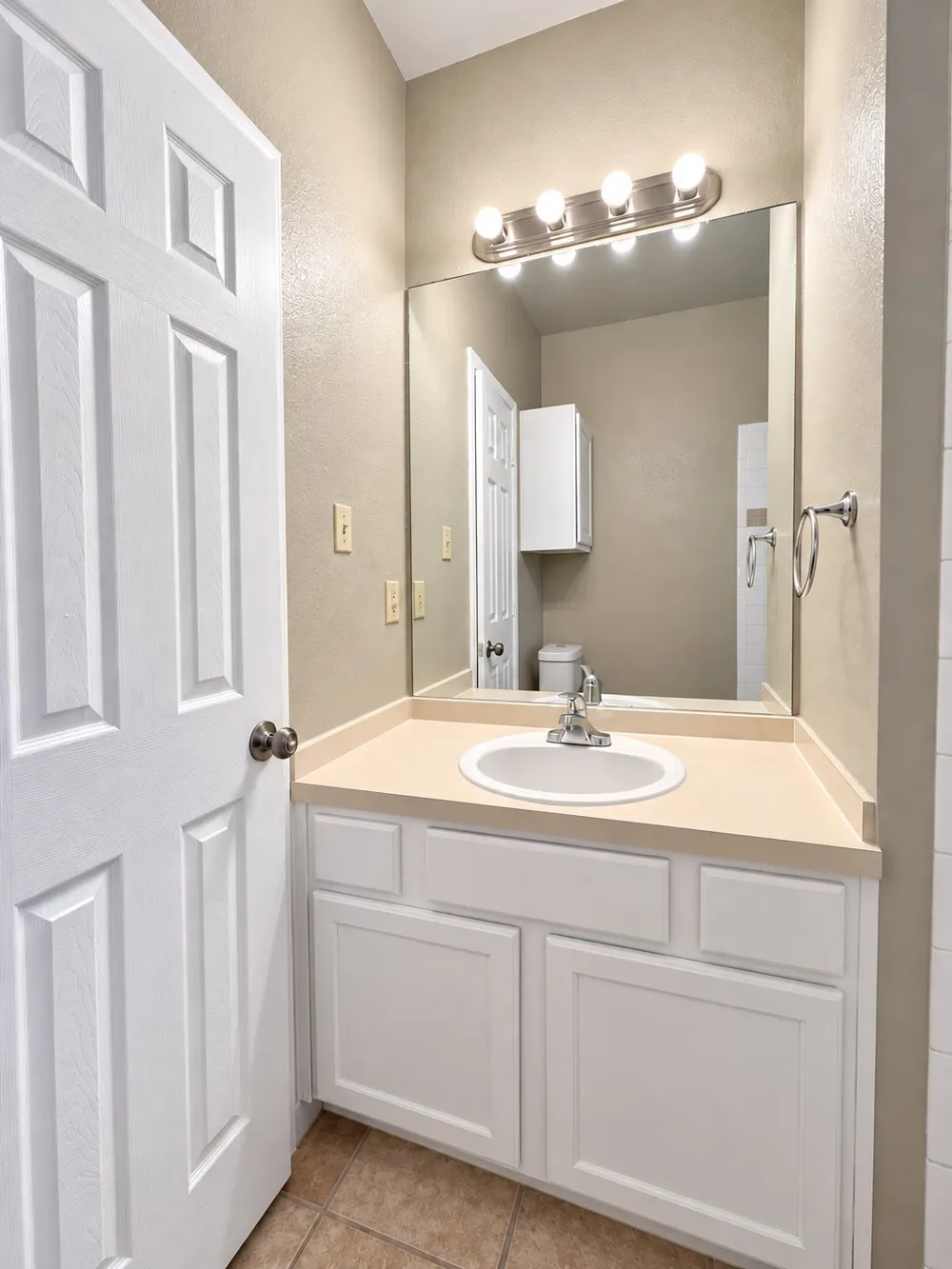 1235 Armadillo Road #B Austin, TX 78745