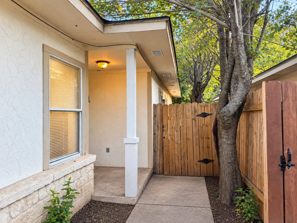 1235 Armadillo Road #B Austin, TX 78745