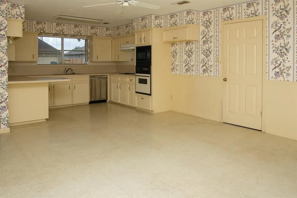 9231 Kostelnik Street Needville, TX 77461