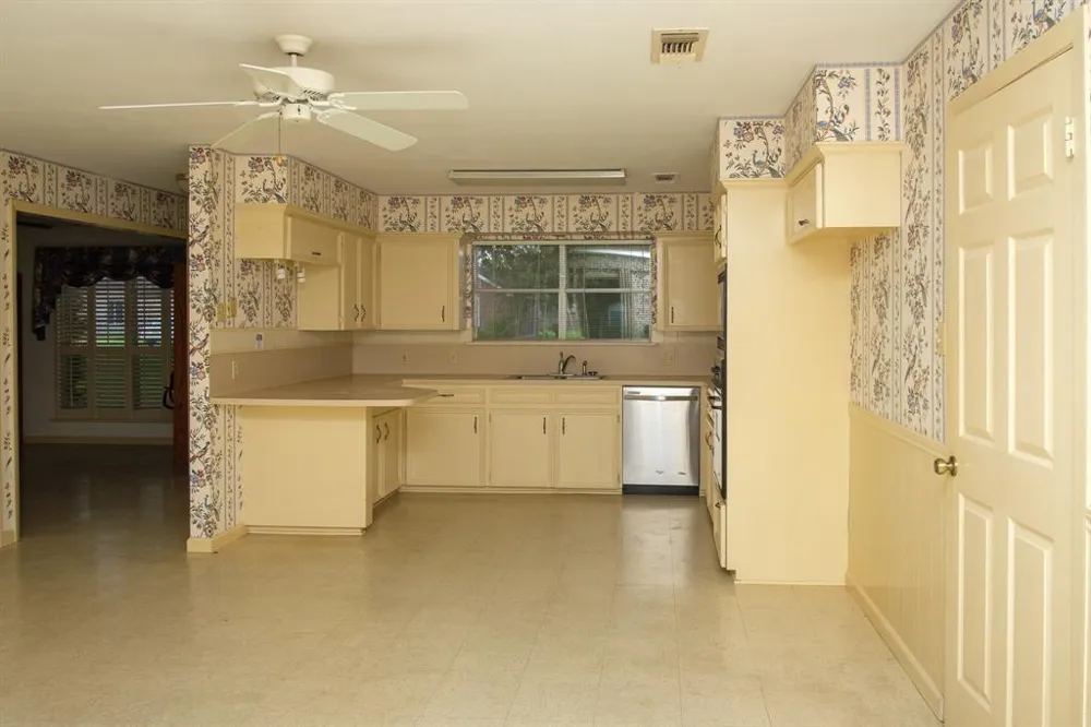 9231 Kostelnik Street Needville, TX 77461