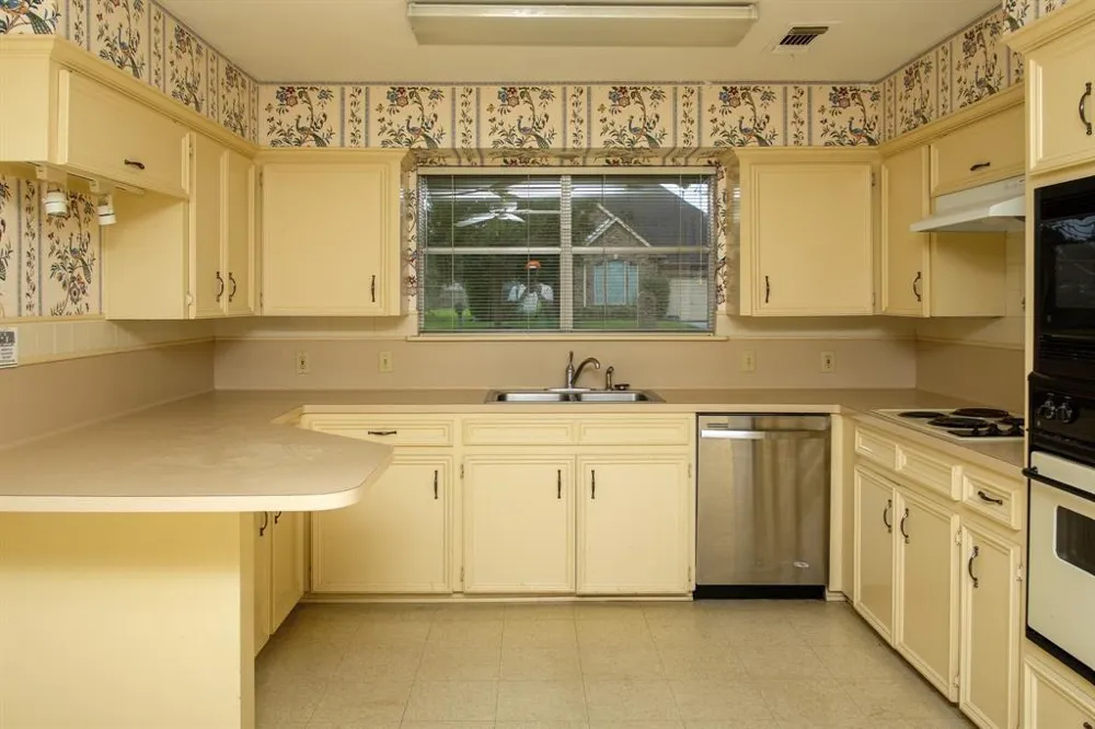 9231 Kostelnik Street Needville, TX 77461