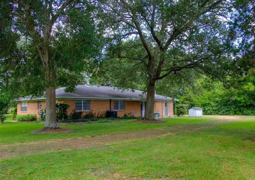 9231 Kostelnik Street Needville, TX 77461