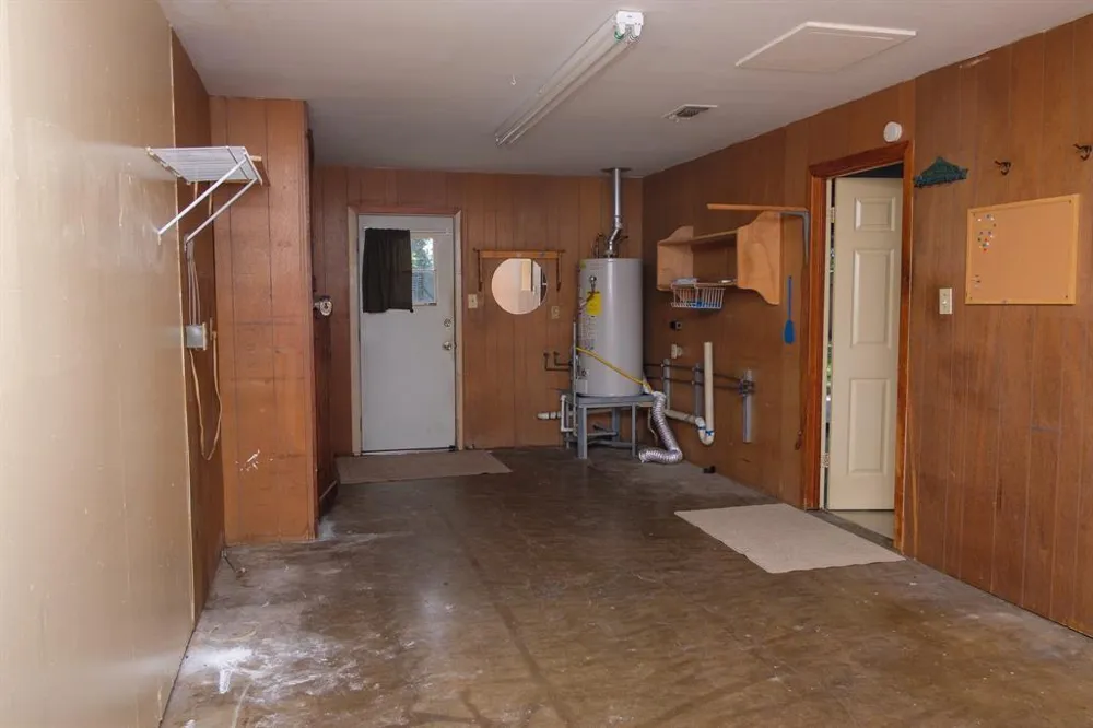 9231 Kostelnik Street Needville, TX 77461