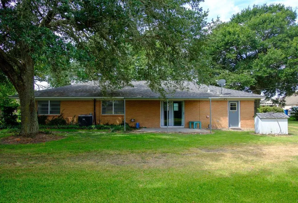 9231 Kostelnik Street Needville, TX 77461