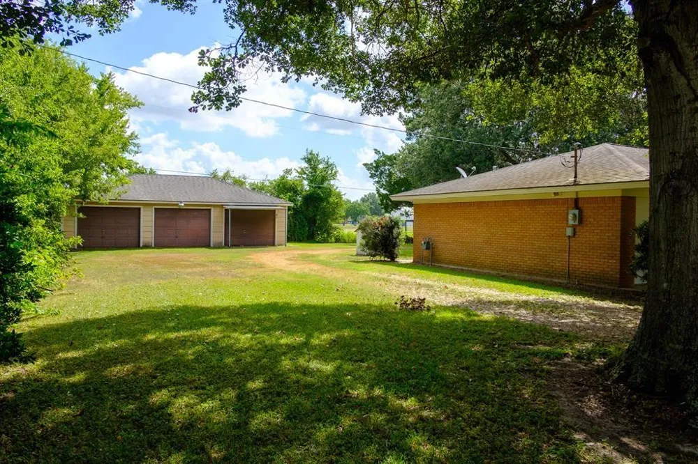9231 Kostelnik Street Needville, TX 77461
