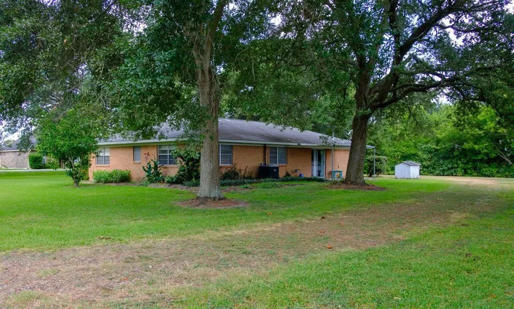 9231 Kostelnik Street Needville, TX 77461