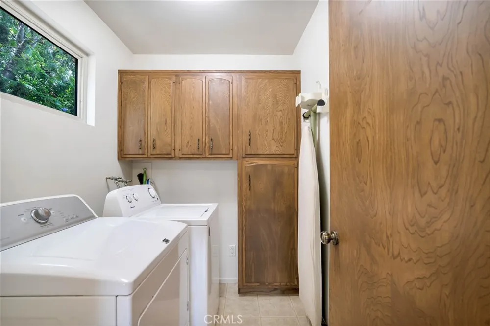 15803 Gault Street Lake Balboa, CA 91406
