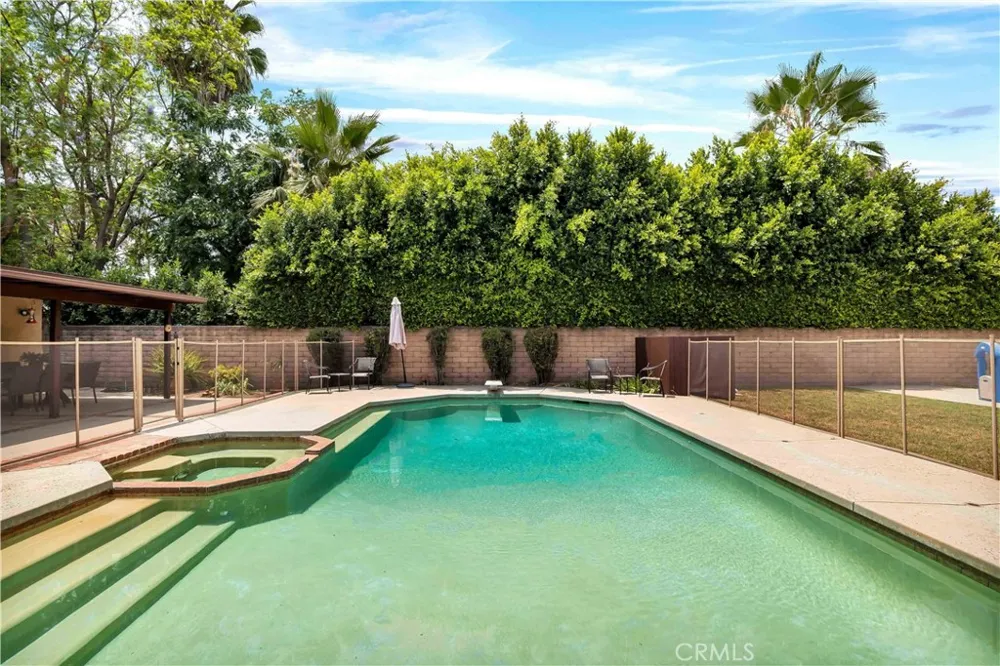 15803 Gault Street Lake Balboa, CA 91406