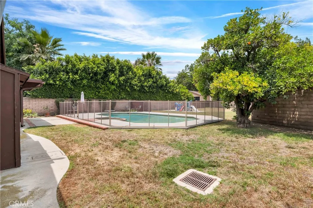 15803 Gault Street Lake Balboa, CA 91406