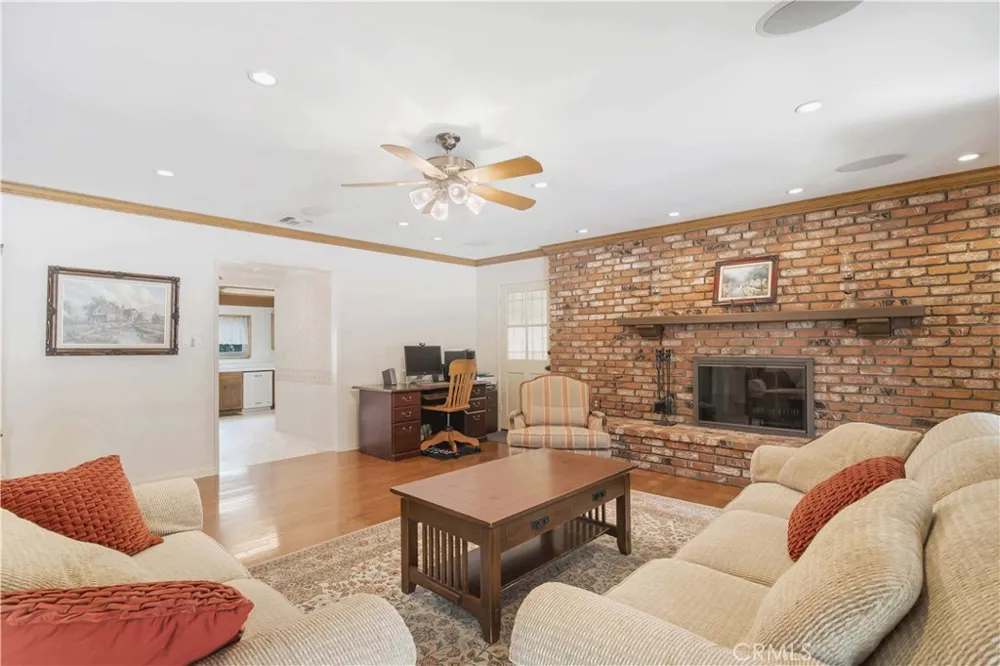 15803 Gault Street Lake Balboa, CA 91406