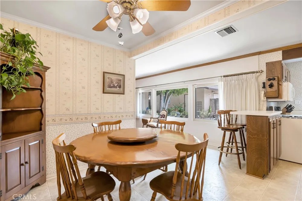 15803 Gault Street Lake Balboa, CA 91406
