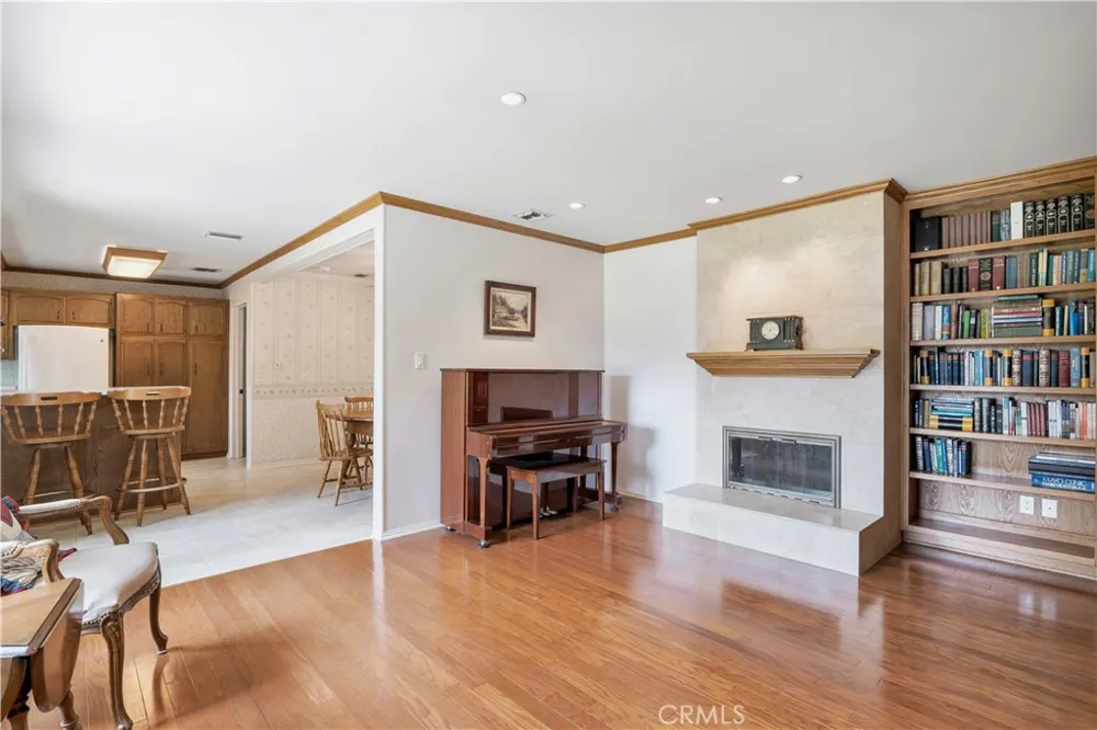 15803 Gault Street Lake Balboa, CA 91406