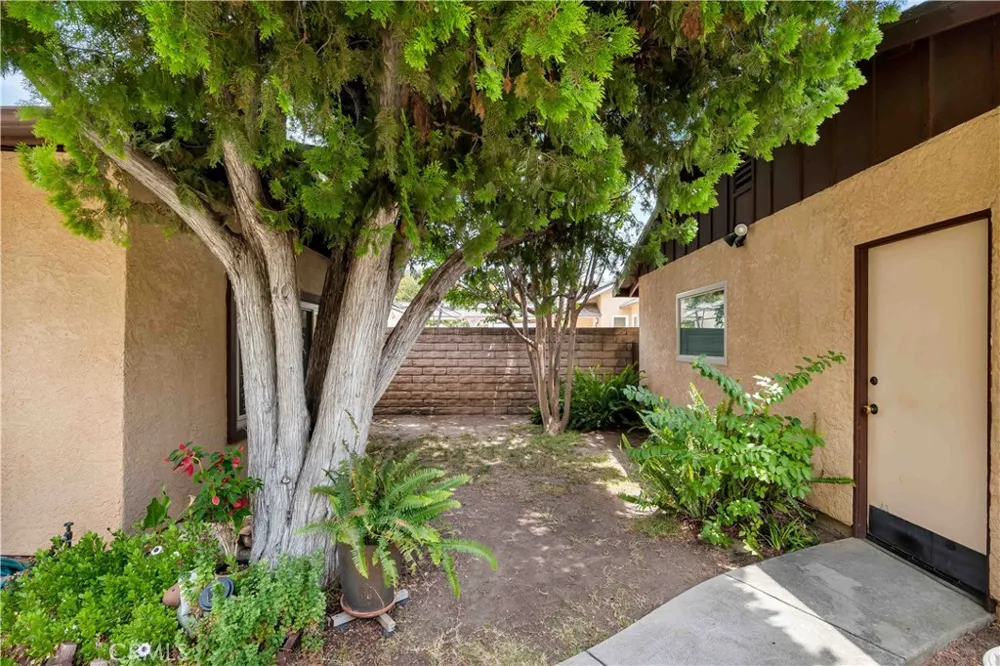 15803 Gault Street Lake Balboa, CA 91406