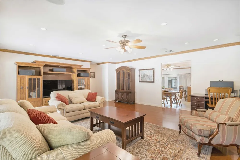15803 Gault Street Lake Balboa, CA 91406