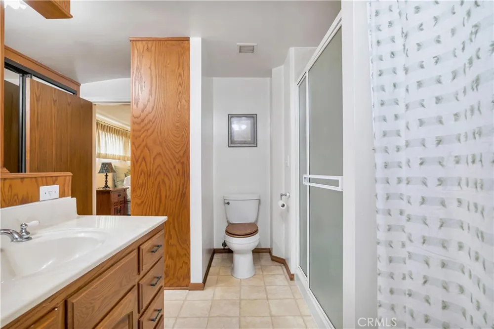 15803 Gault Street Lake Balboa, CA 91406