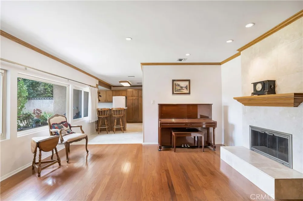 15803 Gault Street Lake Balboa, CA 91406