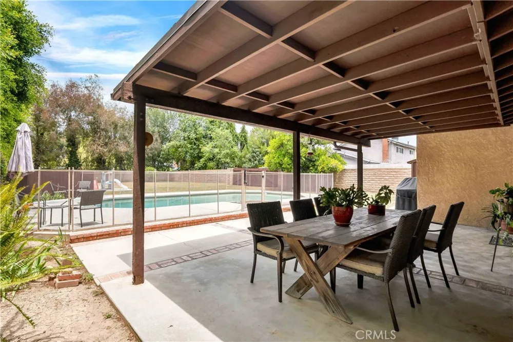 15803 Gault Street Lake Balboa, CA 91406