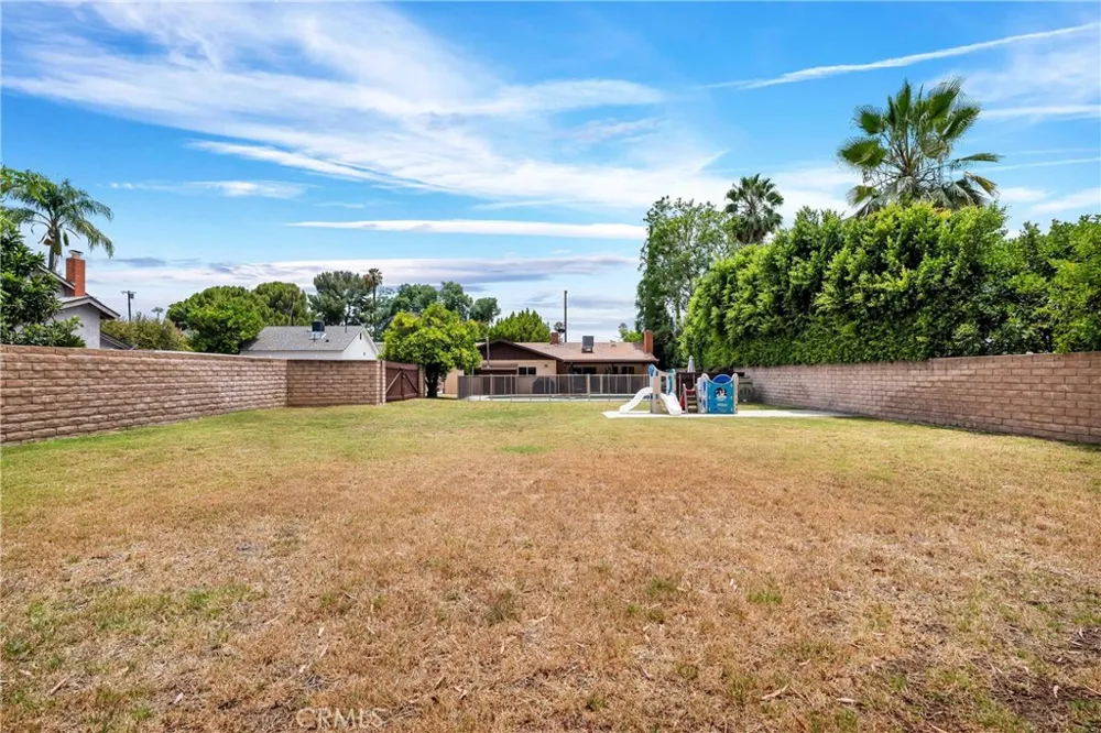 15803 Gault Street Lake Balboa, CA 91406