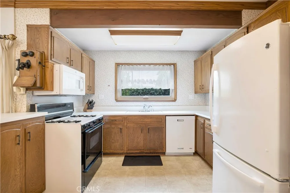 15803 Gault Street Lake Balboa, CA 91406